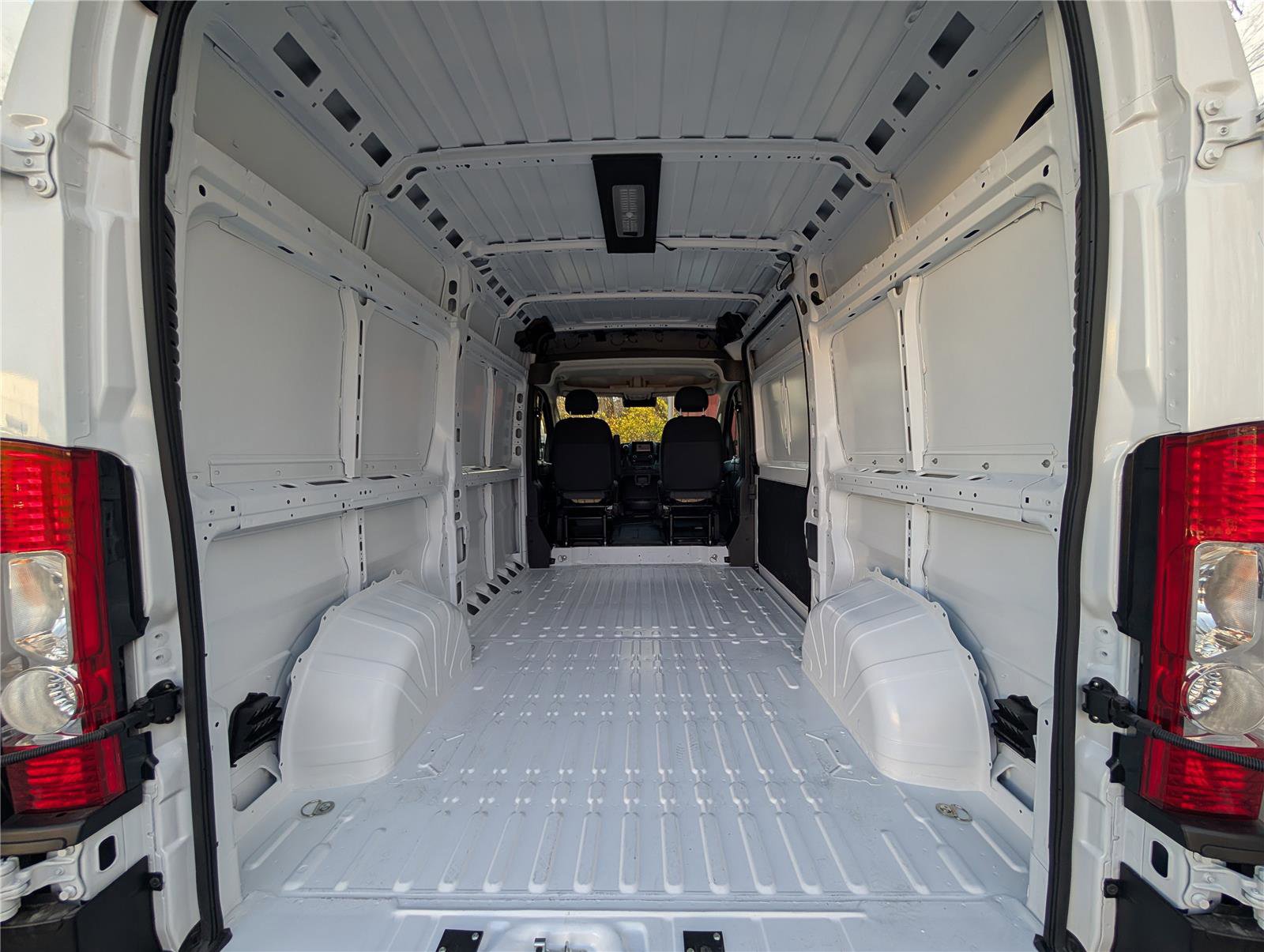 New 2026 RAM ProMaster 2500 w/ Convenience Group image 10