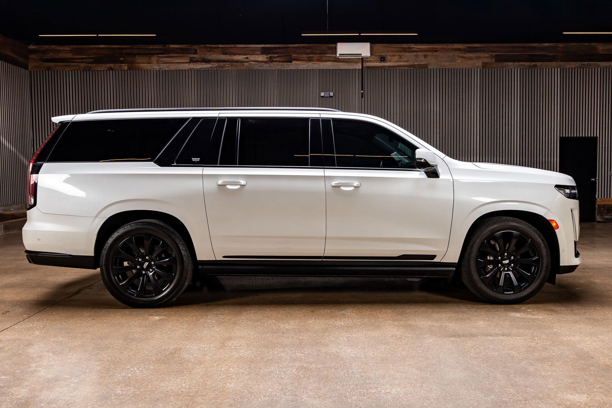 Used 2021 Cadillac Escalade ESV Sport w/ Driver Assist Tech Package AWD/4WD image 10