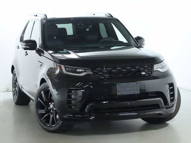Used 2024 Land Rover Discovery Dynamic SE image 2