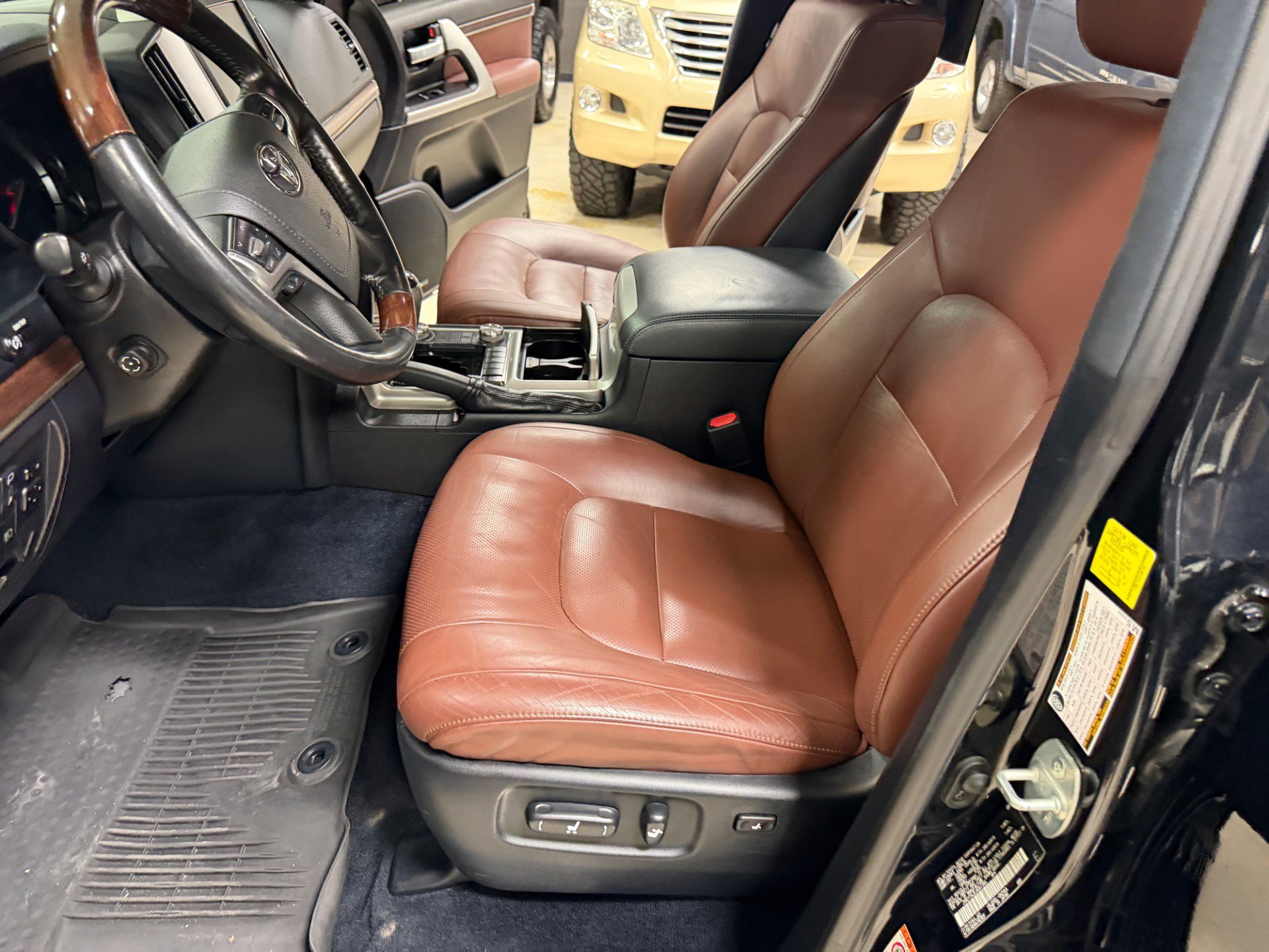 Used 2018 Toyota Land Cruiser w/ Carpet Mat Package AWD/4WD image 22