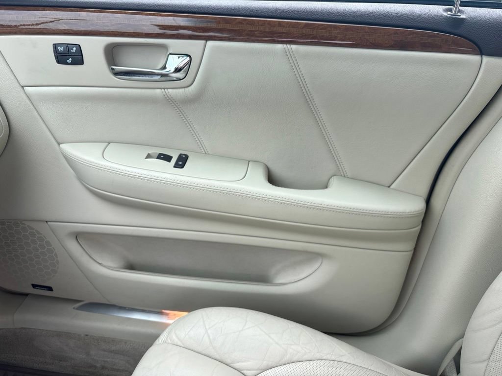 Used 2011 Cadillac DTS Platinum FWD image 25