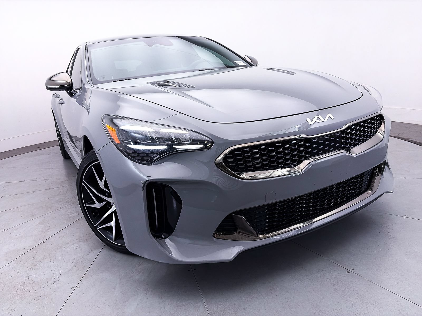 Used 2022 Kia Stinger GT-Line RWD image 3