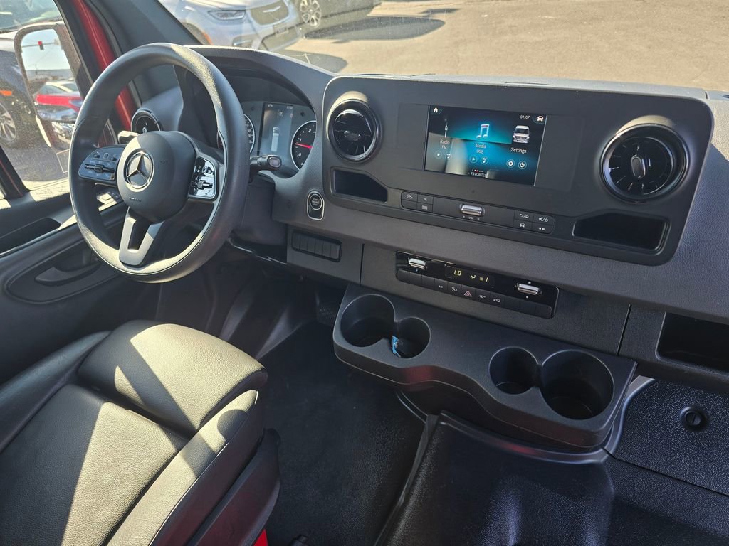 Used 2022 Mercedes-Benz Sprinter 2500 image 11