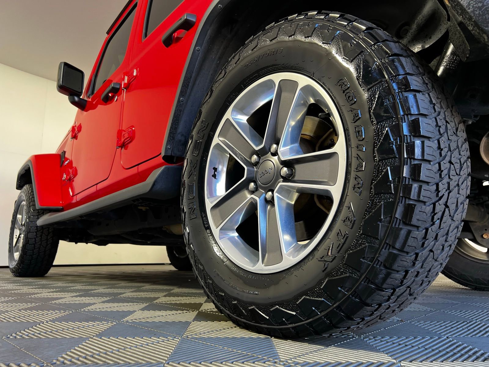 Used 2020 Jeep Wrangler Unlimited Sahara image 25