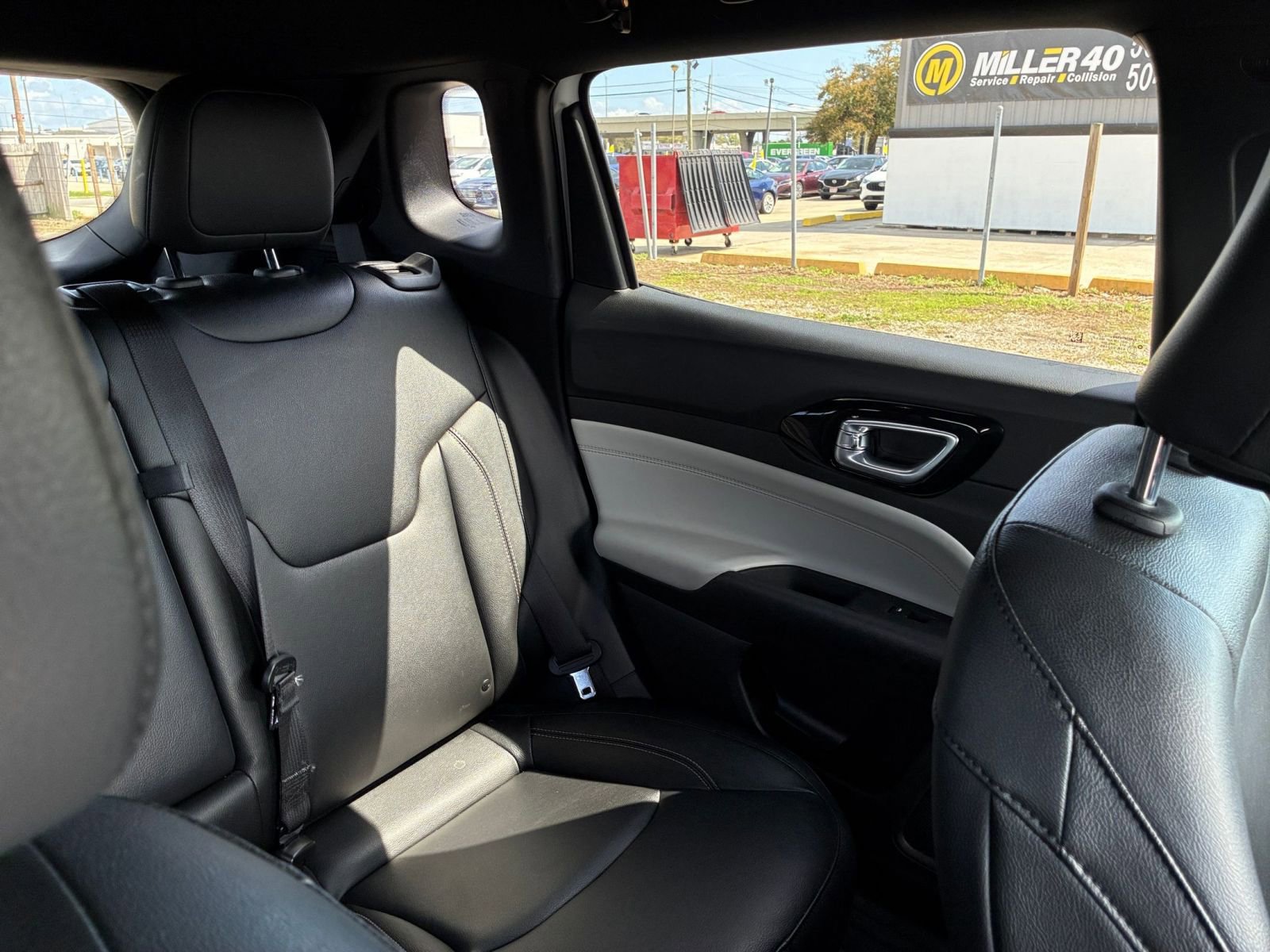 Used 2025 Jeep Compass Limited image 37