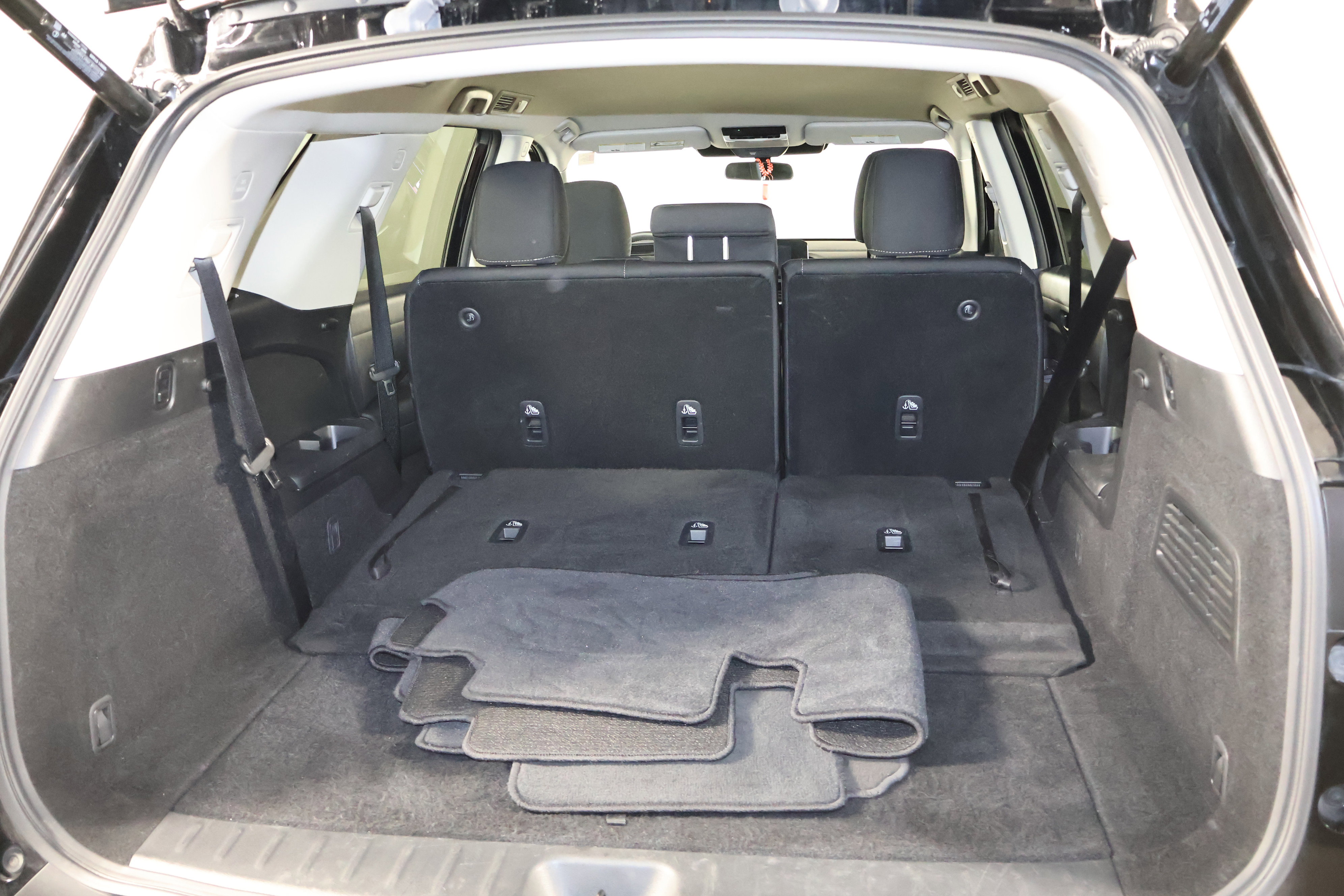 Used 2025 Nissan Pathfinder SV image 50