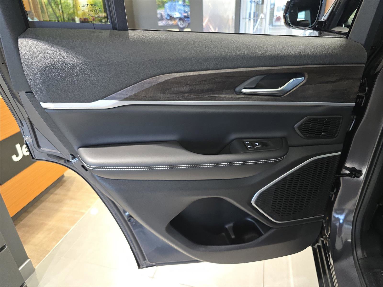 New 2026 Jeep Grand Cherokee Limited image 13