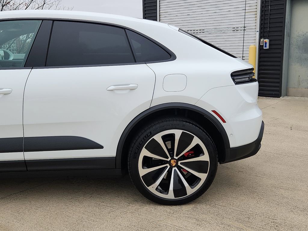 Used 2025 Porsche Macan 4S Electric image 7