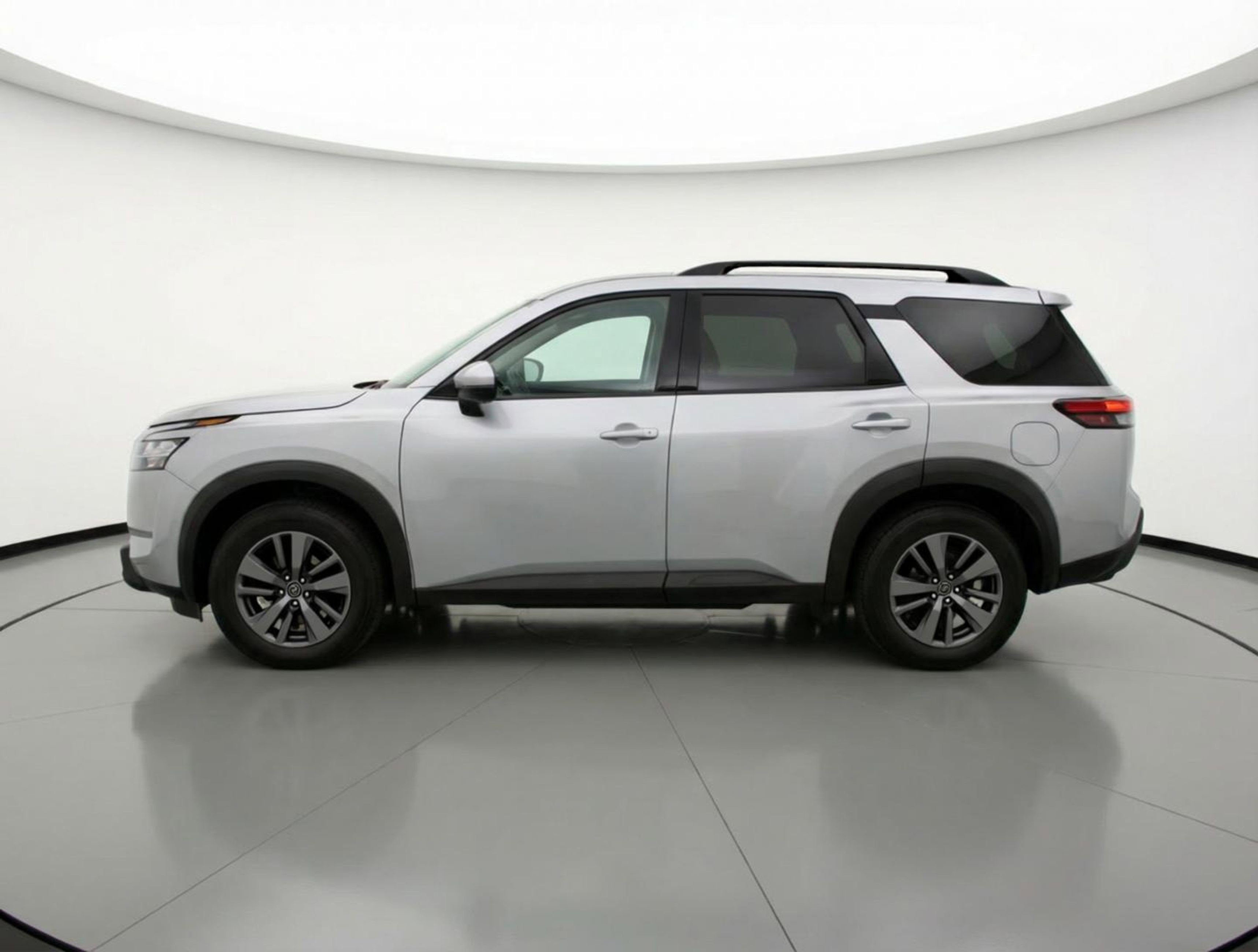 Used 2025 Nissan Pathfinder SV image 5