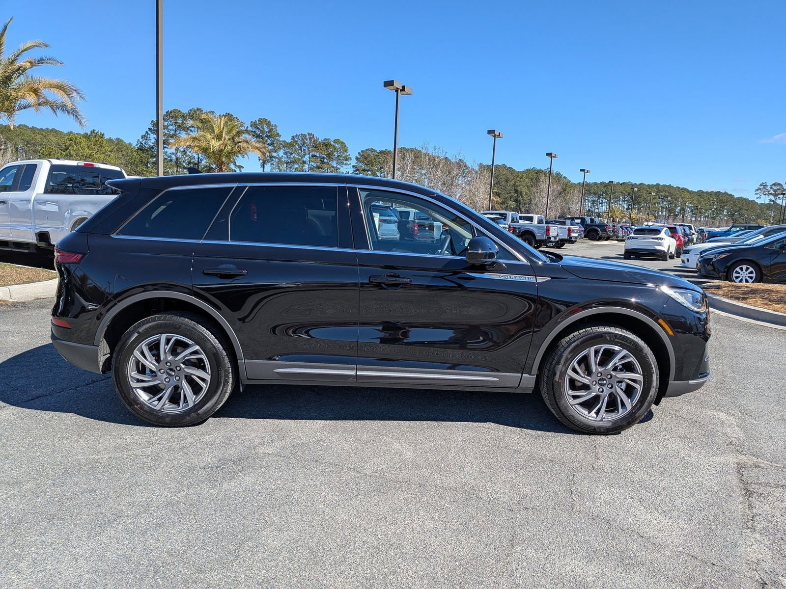 Certified 2025 Lincoln Corsair FWD w/ Equipment Group 101A image 3