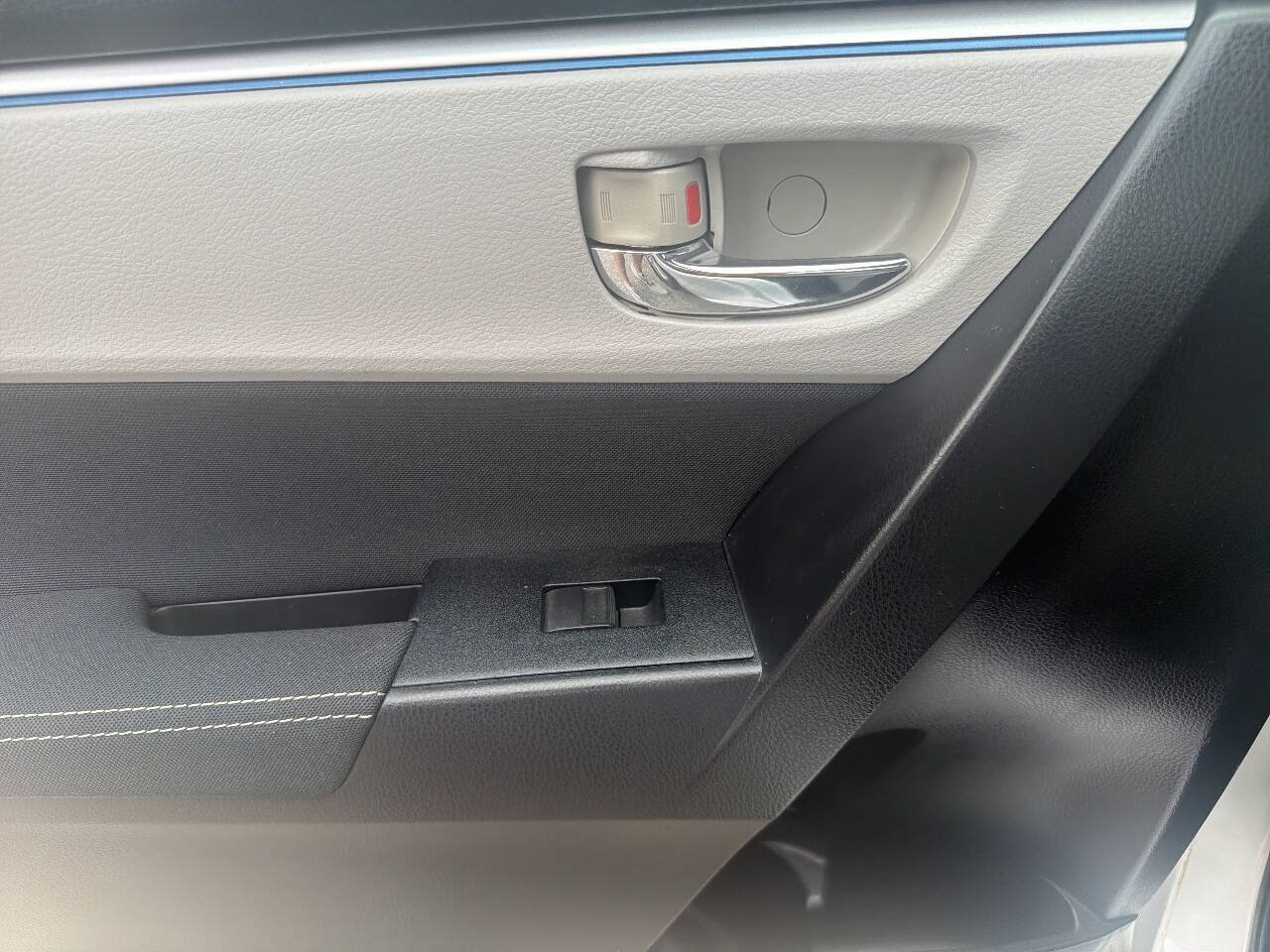 Used 2014 Toyota Corolla LE FWD image 22