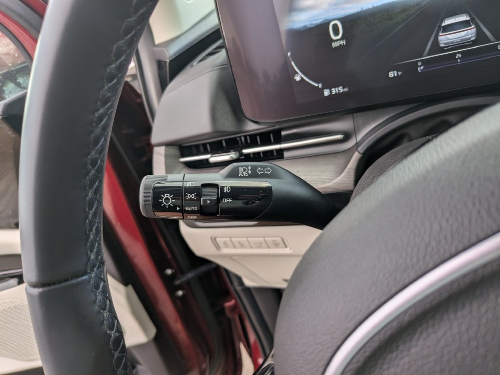 Certified 2024 Kia Carnival SX FWD image 34