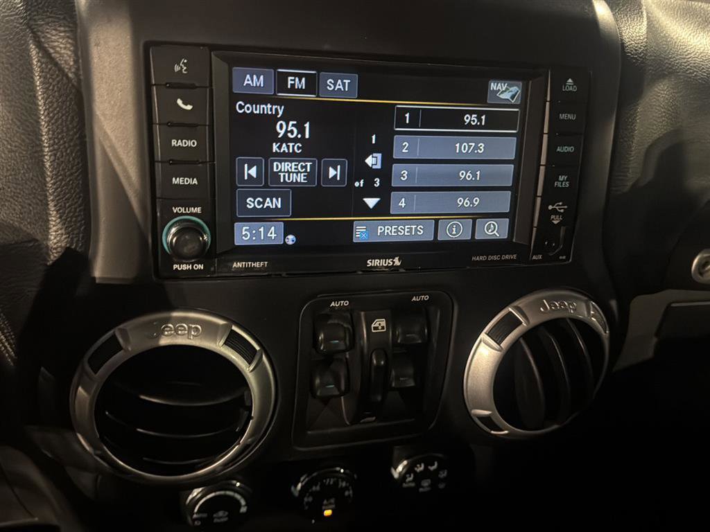 Used 2014 Jeep Wrangler Unlimited Rubicon w/ Connectivity Group image 15