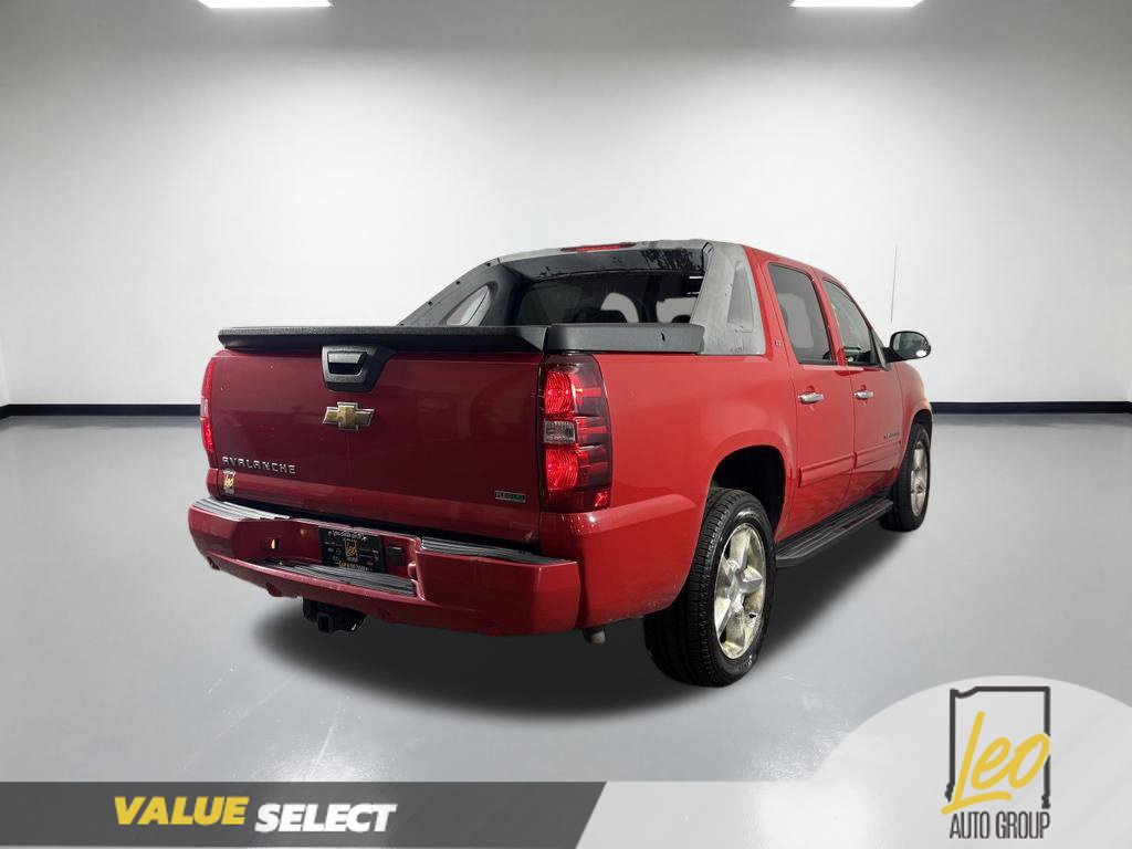 Used 2010 Chevrolet Avalanche LT w/ Luxury Package AWD/4WD image 12