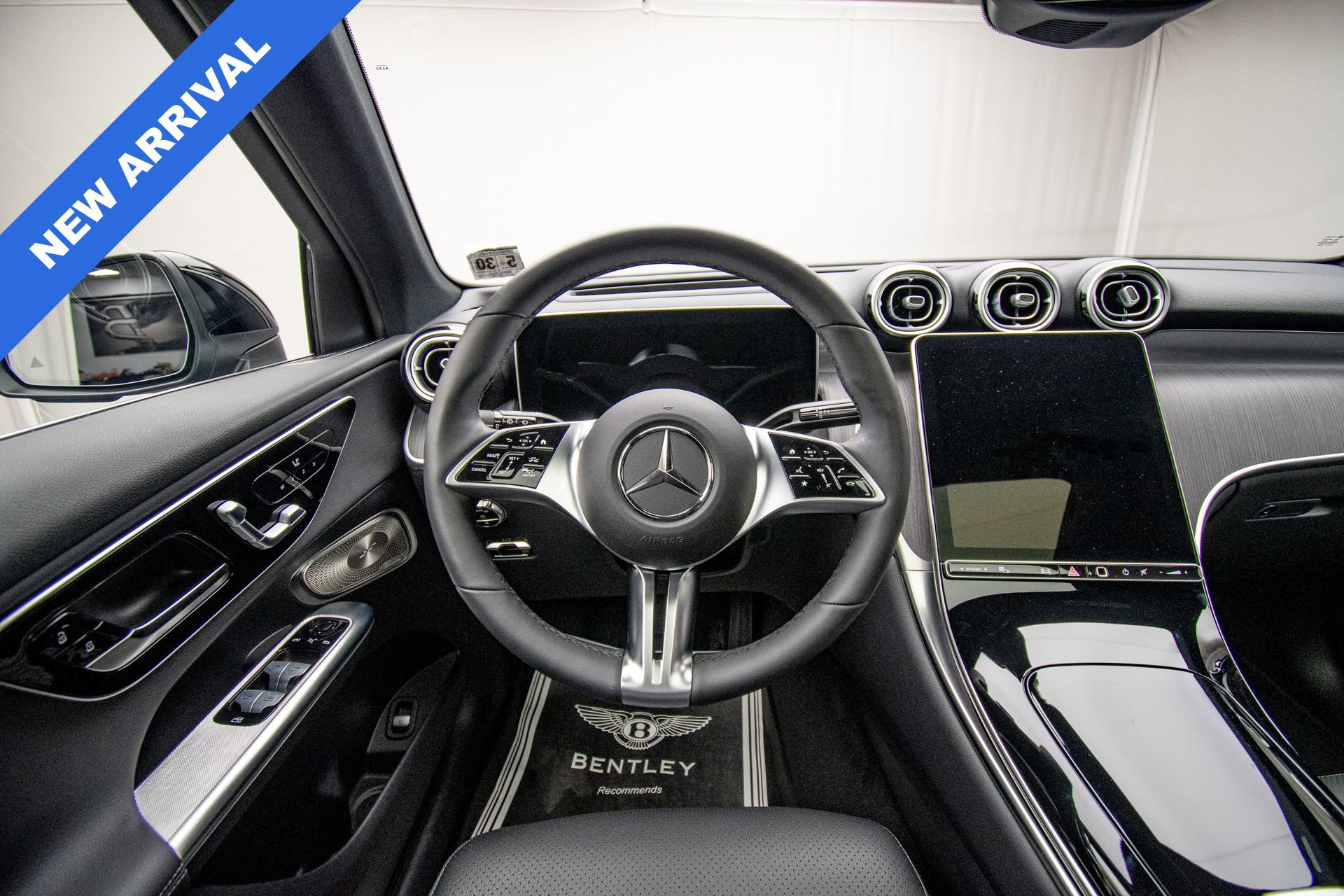 Used 2025 Mercedes-Benz GLC 300 4MATIC image 13