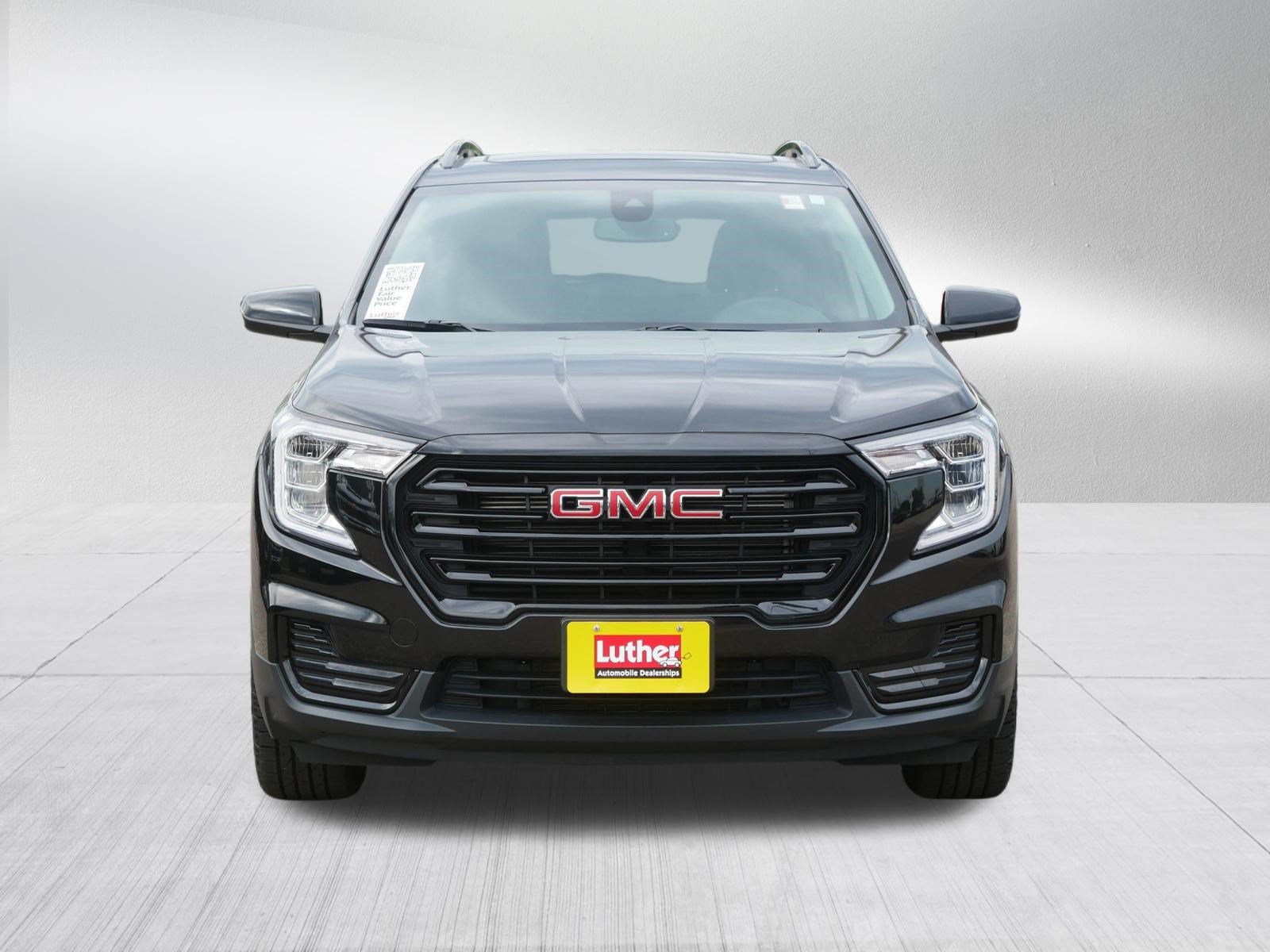 Used 2024 GMC Terrain SLE w/ Driver Convenience Package AWD/4WD image 2