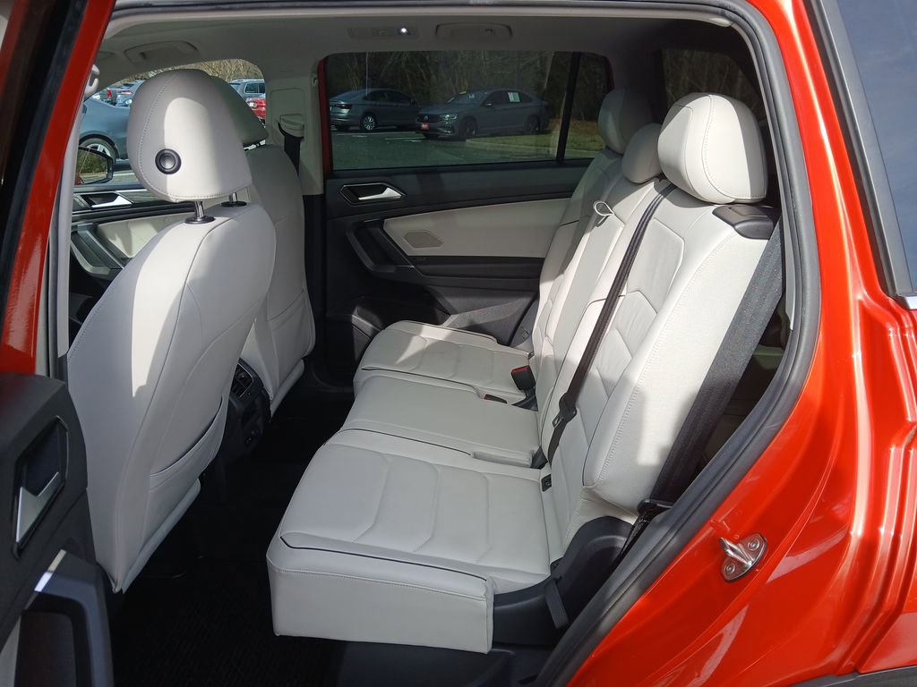 Used 2018 Volkswagen Tiguan SEL Premium image 25