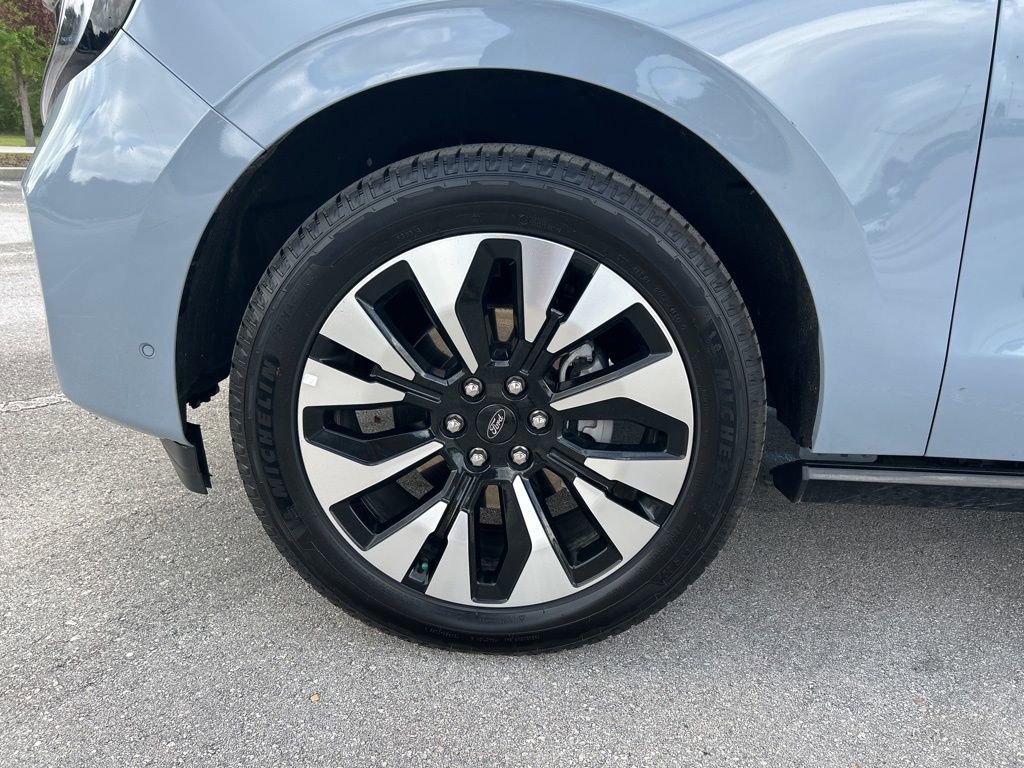 Used 2025 Ford Expedition Platinum w/ Driver's Package image 56