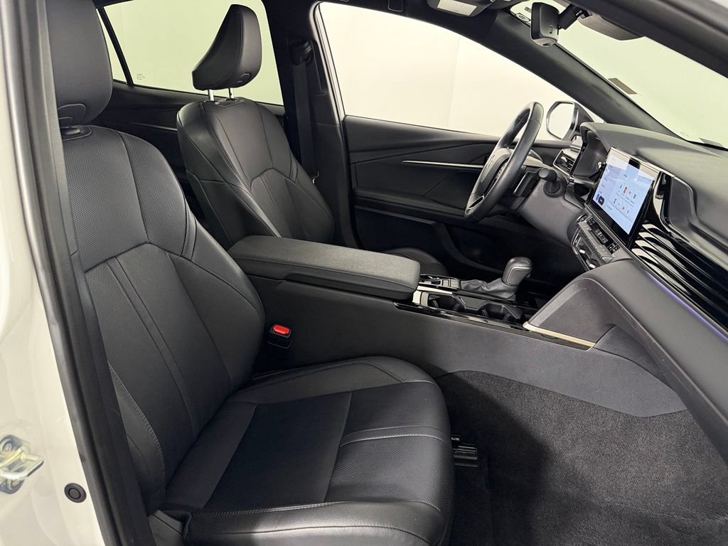 Used 2025 Toyota Camry XSE FWD image 31