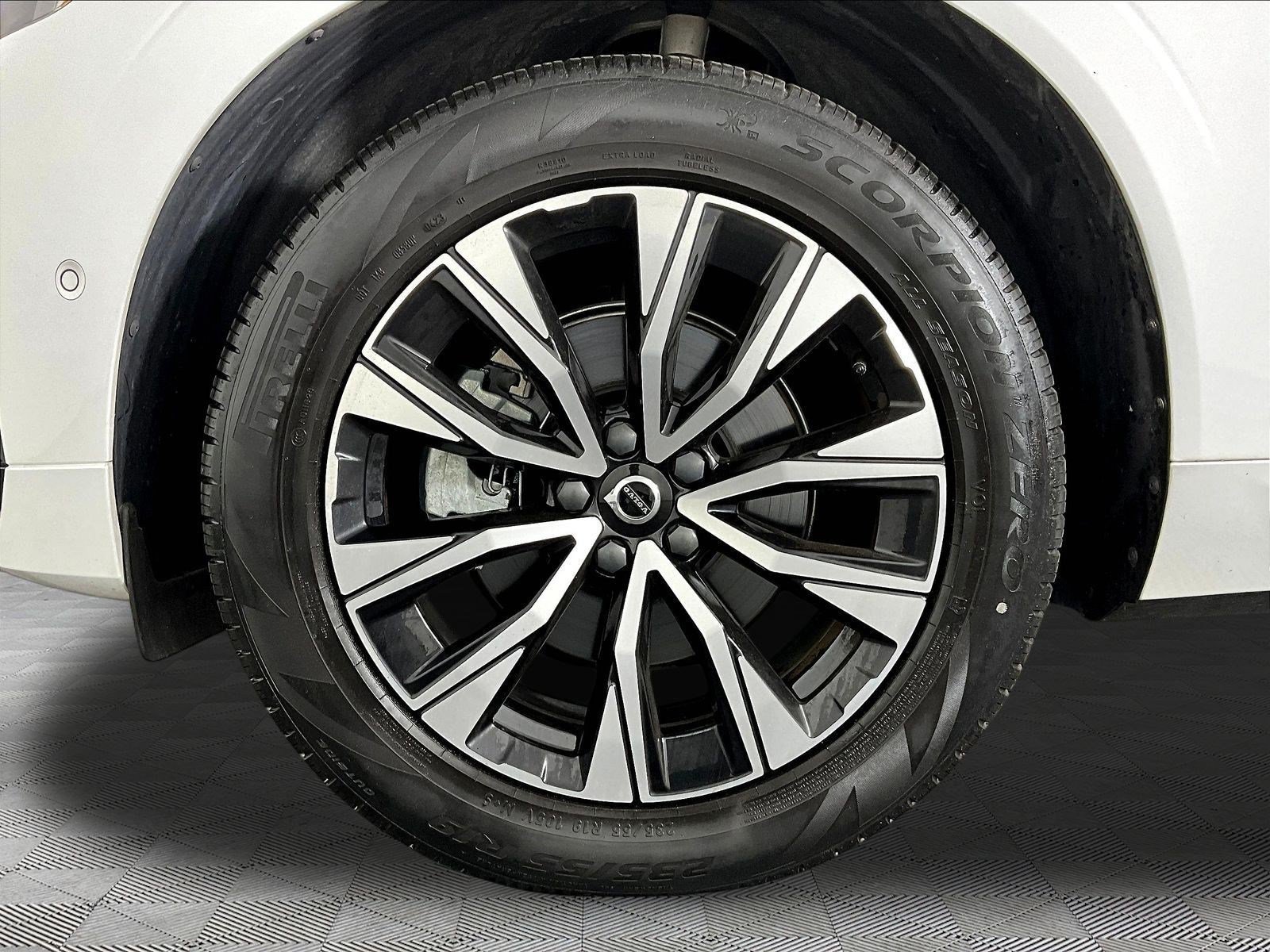 Used 2023 Volvo XC60 B5 Plus AWD/4WD image 35