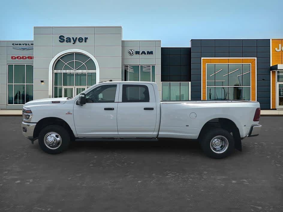 New 2026 RAM 3500 Tradesman AWD/4WD image 4