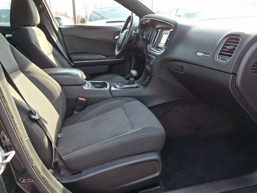 Used 2016 Dodge Charger SE w/ Popular Equipment Group image 7