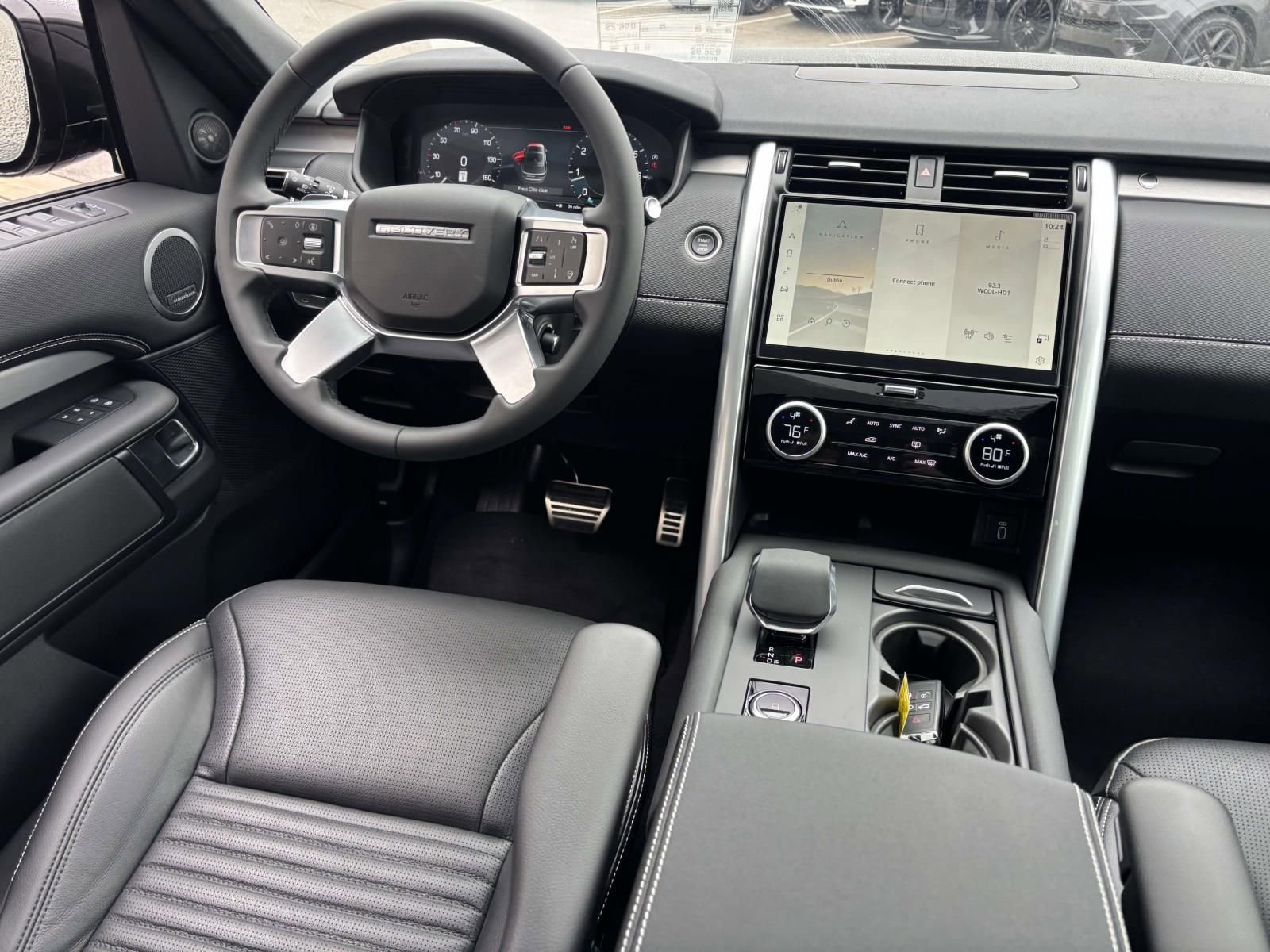 New 2026 Land Rover Discovery Dynamic SE image 25