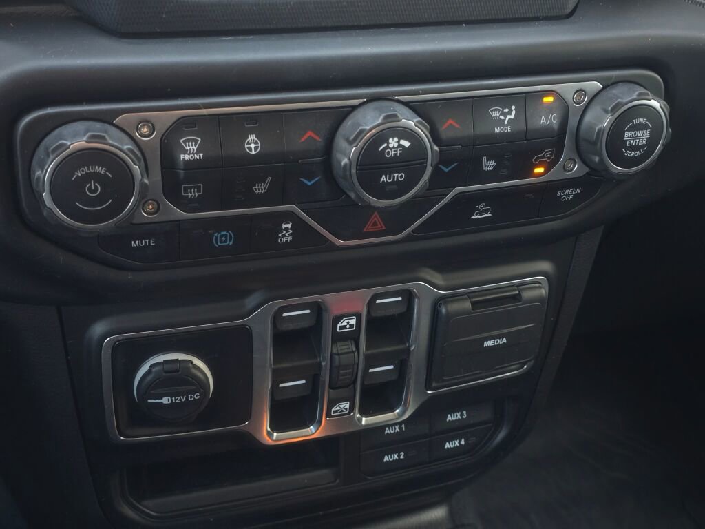 Used 2023 Jeep Wrangler Unlimited w/ Cold Weather Group AWD/4WD image 32