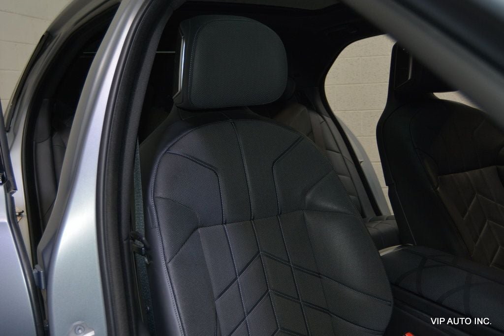 Used 2023 BMW i7 xDrive60 AWD/4WD image 16