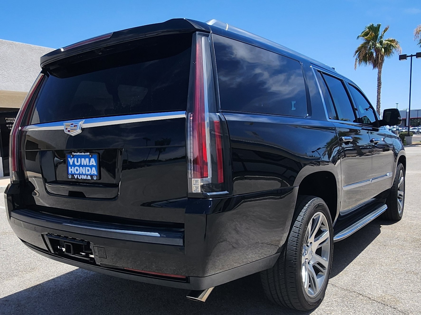 Used 2016 Cadillac Escalade ESV Luxury AWD/4WD image 5