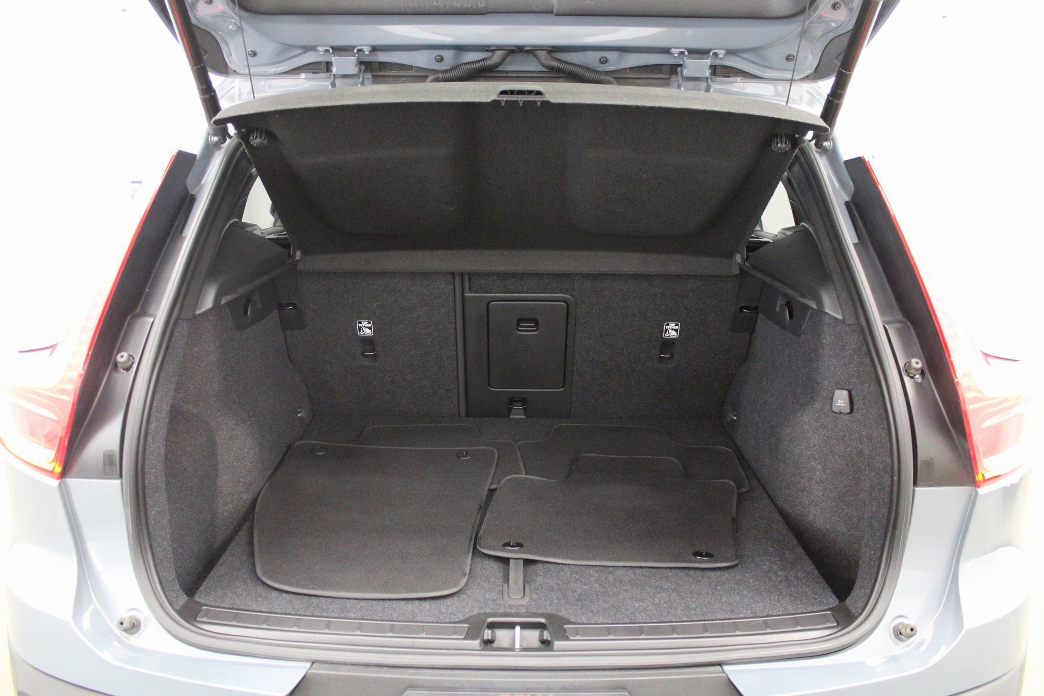 Used 2021 Volvo XC40 T5 Momentum image 25