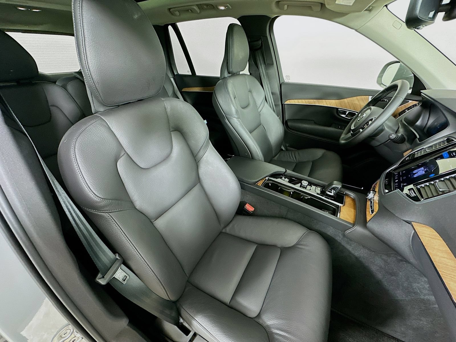 Used 2025 Volvo XC90 B6 Plus w/ Protection Package Premier AWD/4WD image 44