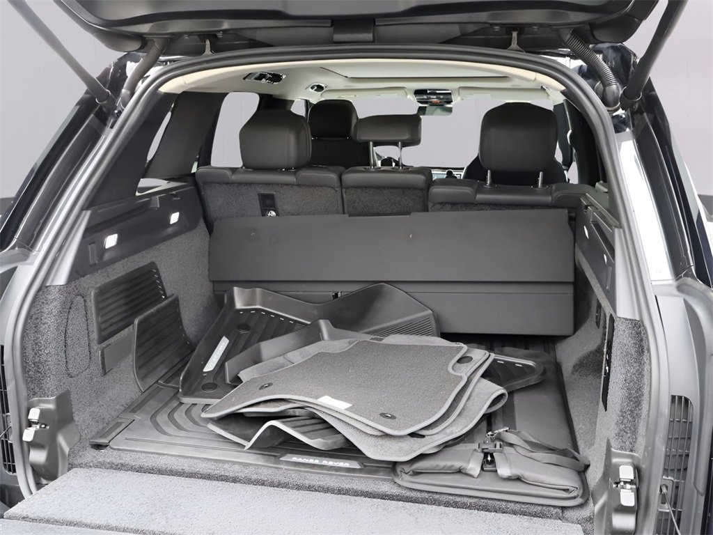 Used 2025 Land Rover Range Rover SE image 15