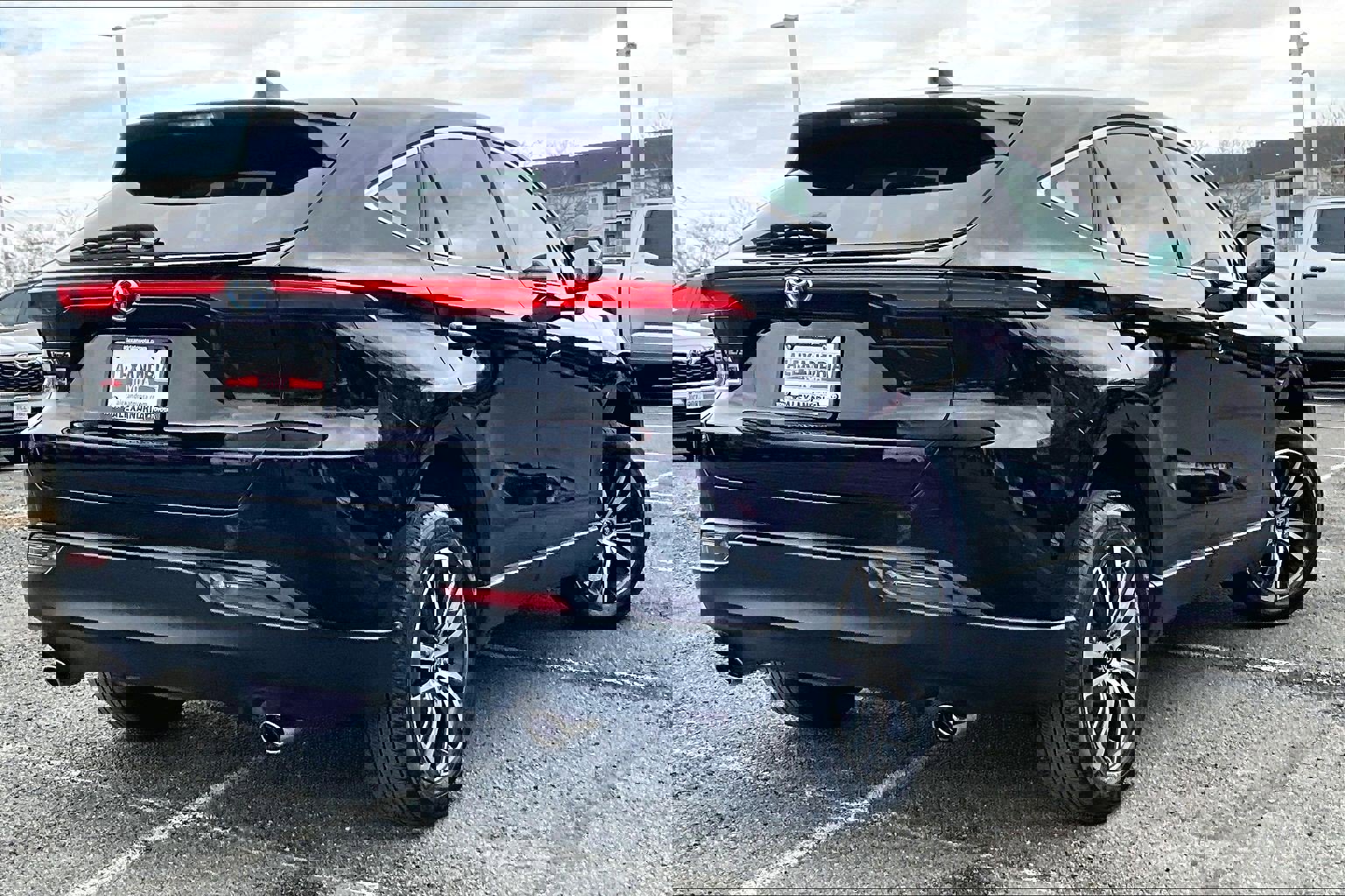 Used 2023 Toyota Venza LE image 11