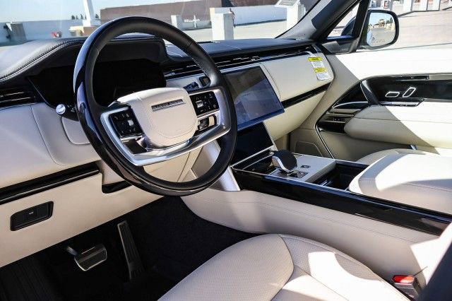 New 2025 Land Rover Range Rover SE image 23