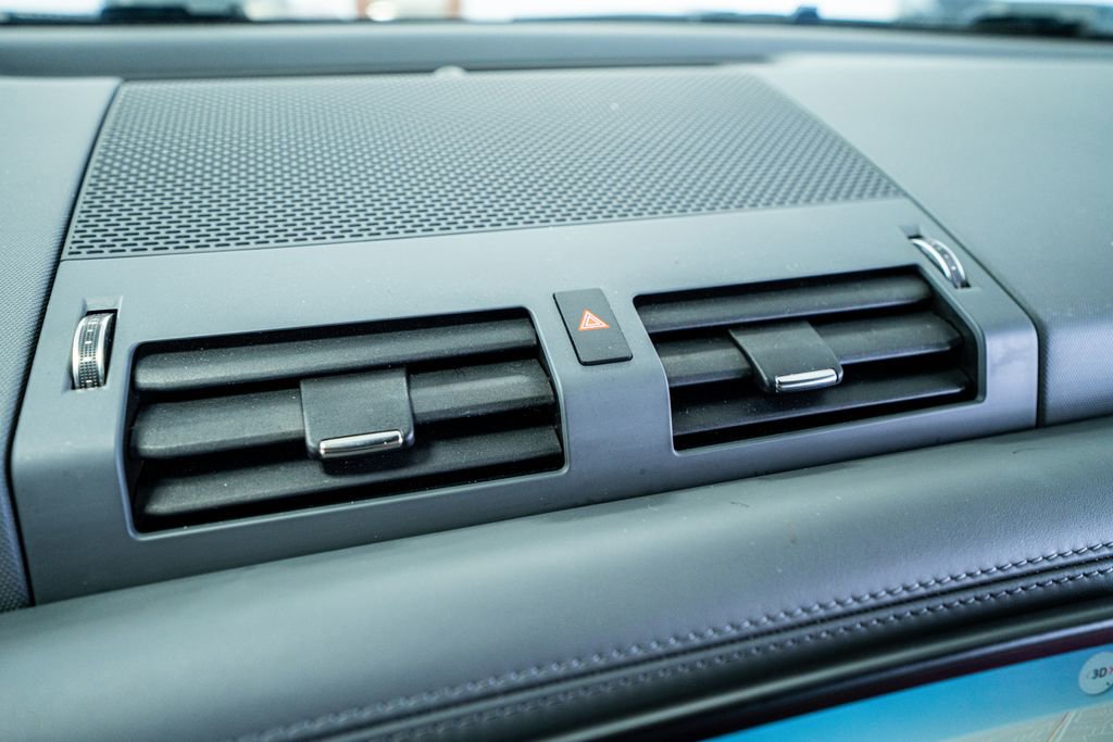 Used 2023 Land Rover Defender 130 X-Dynamic SE image 47