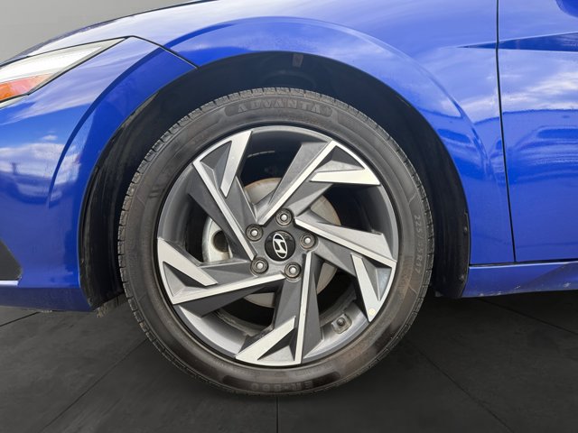 Used 2025 Hyundai Elantra Limited FWD image 9