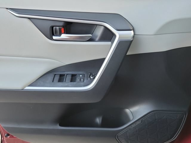 Used 2020 Toyota RAV4 XLE FWD image 25