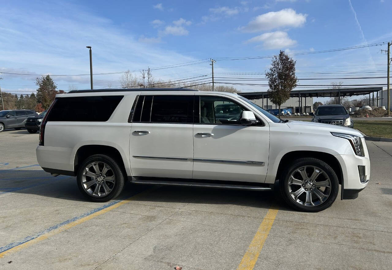 Used 2016 Cadillac Escalade ESV Luxury image 5