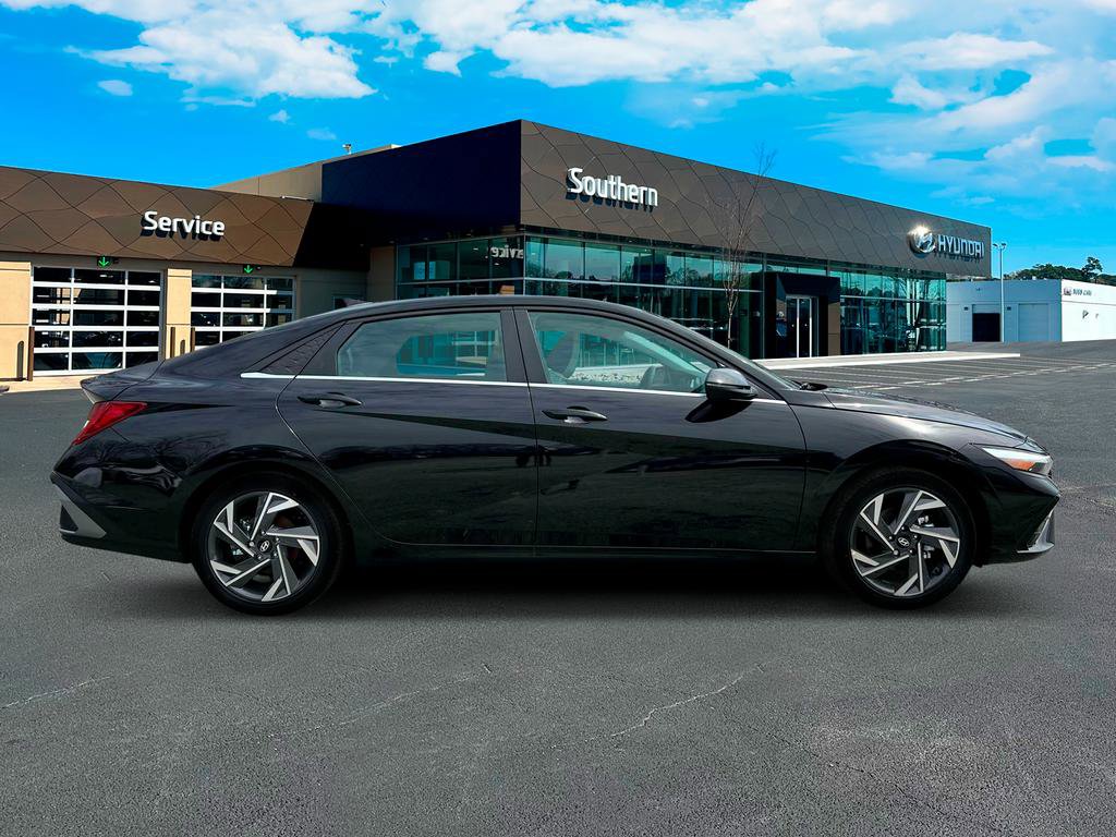 New 2025 Hyundai Elantra Limited image 9