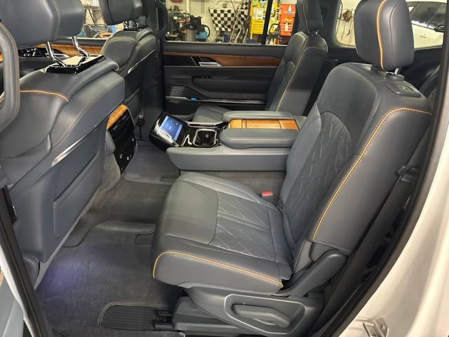 Used 2024 Jeep Grand Wagoneer Series III AWD/4WD image 21