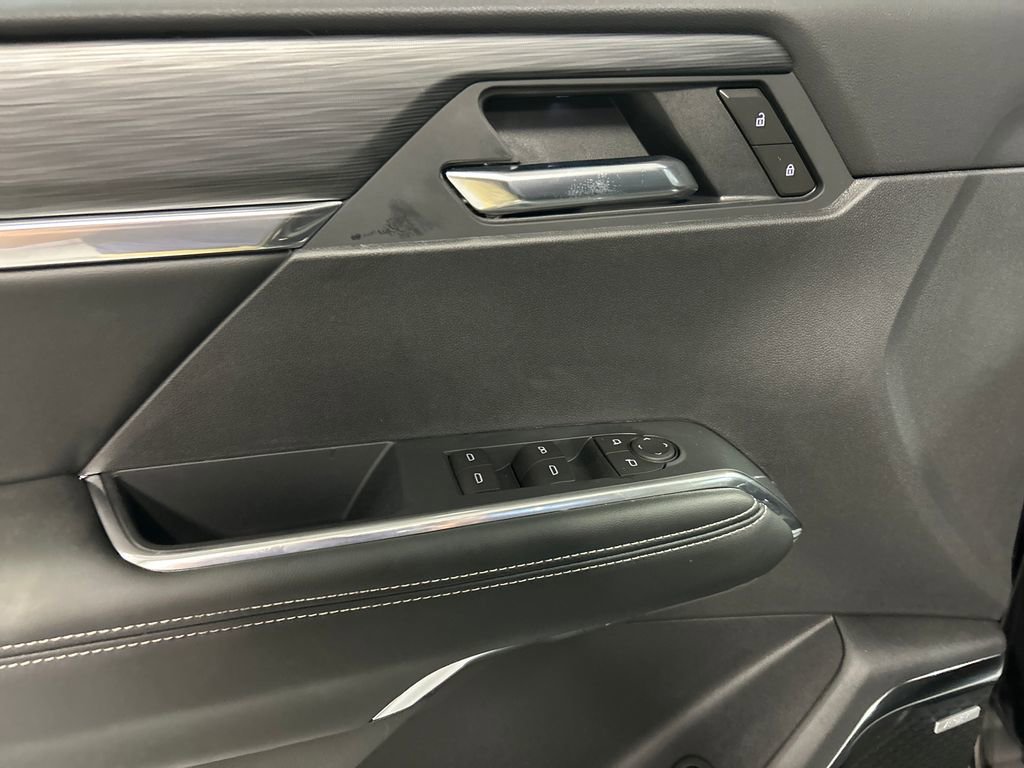 Used 2025 GMC Acadia Elevation image 14