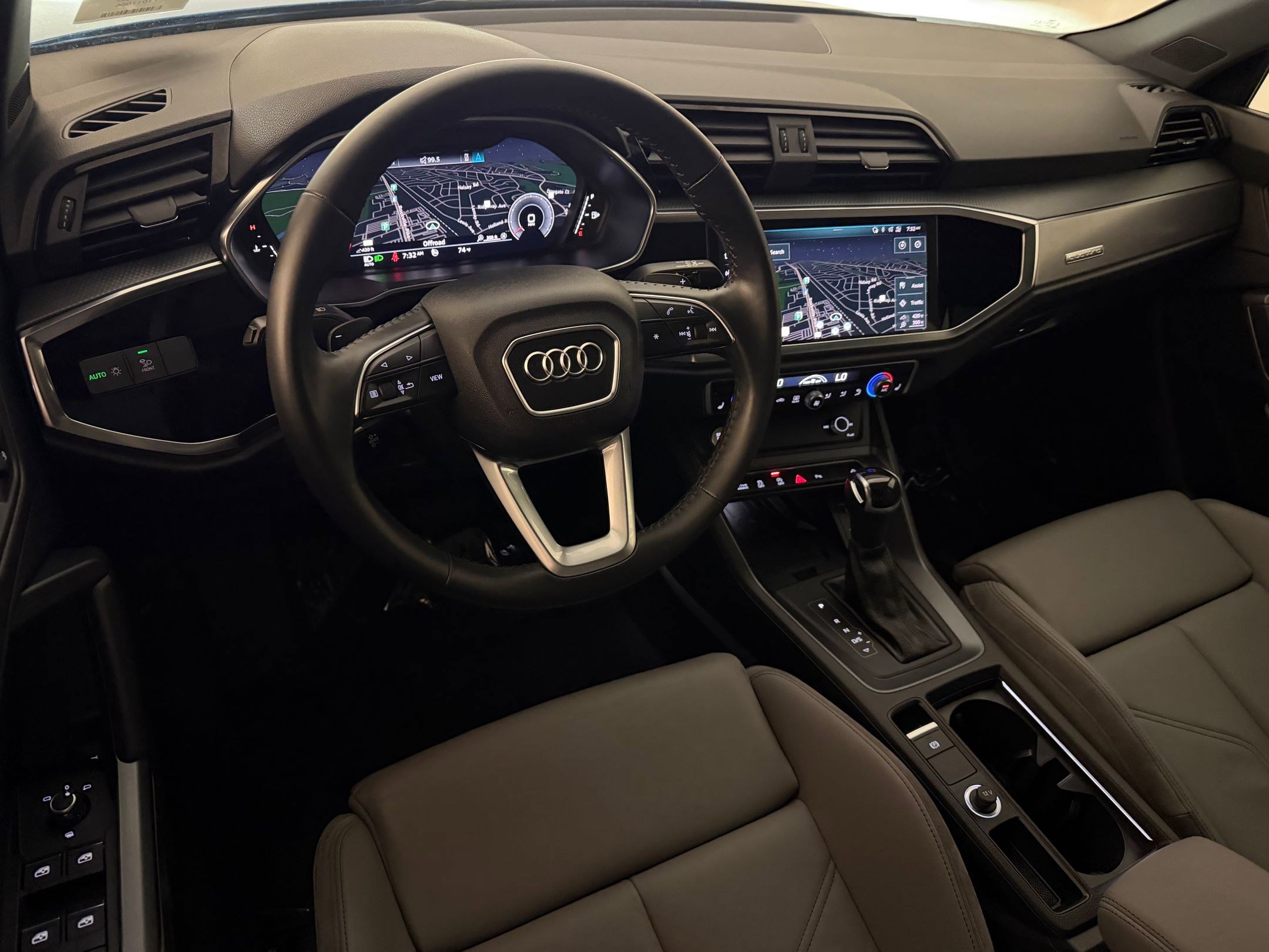Used 2020 Audi Q3 2.0T Premium Plus AWD/4WD image 4