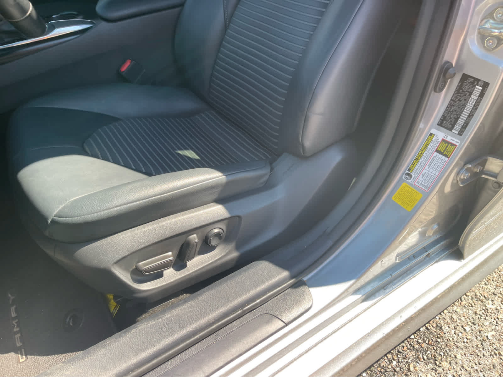 Used 2020 Toyota Camry SE FWD image 12