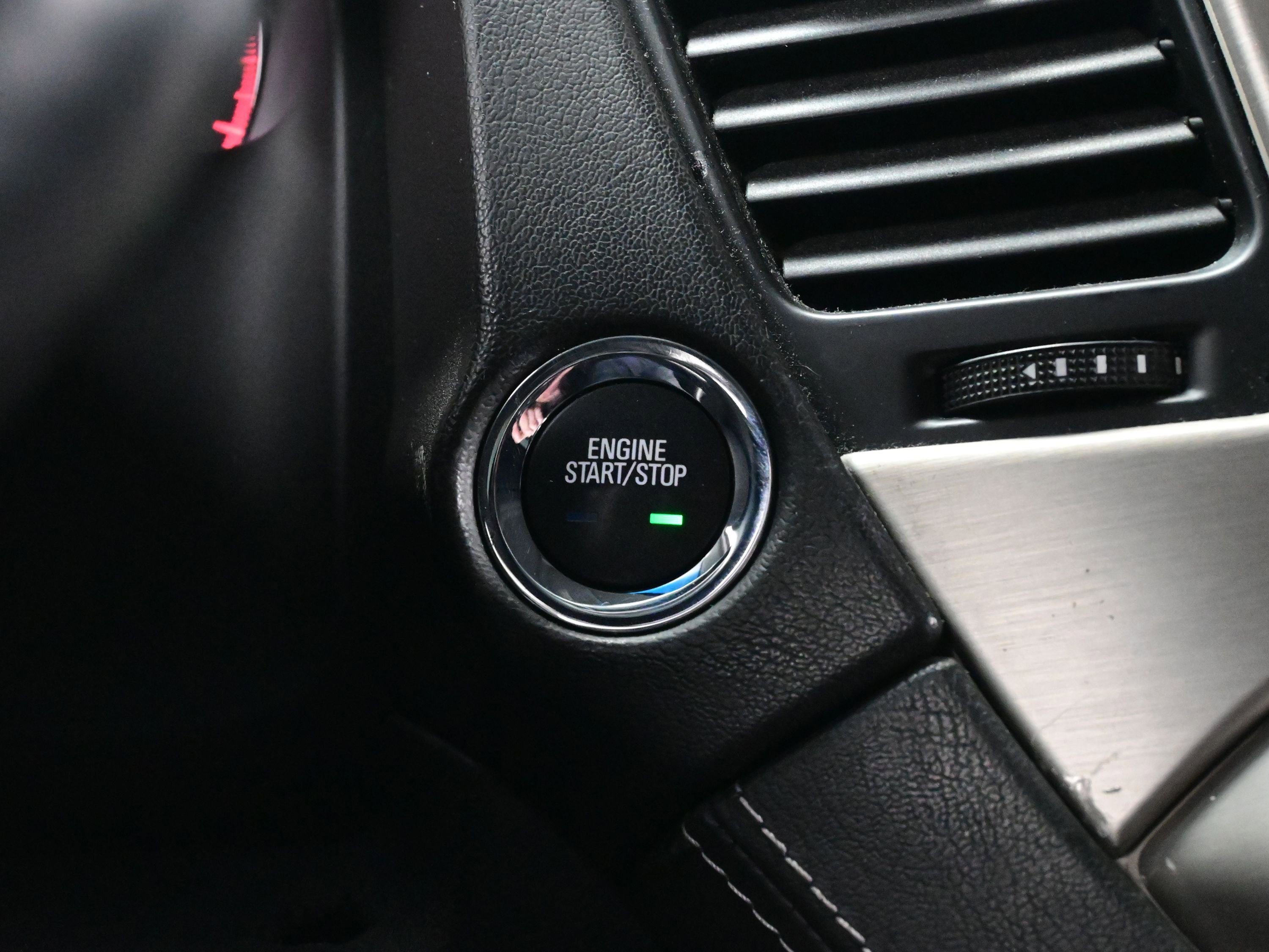 Used 2015 GMC Yukon Denali w/ Touring Package image 25