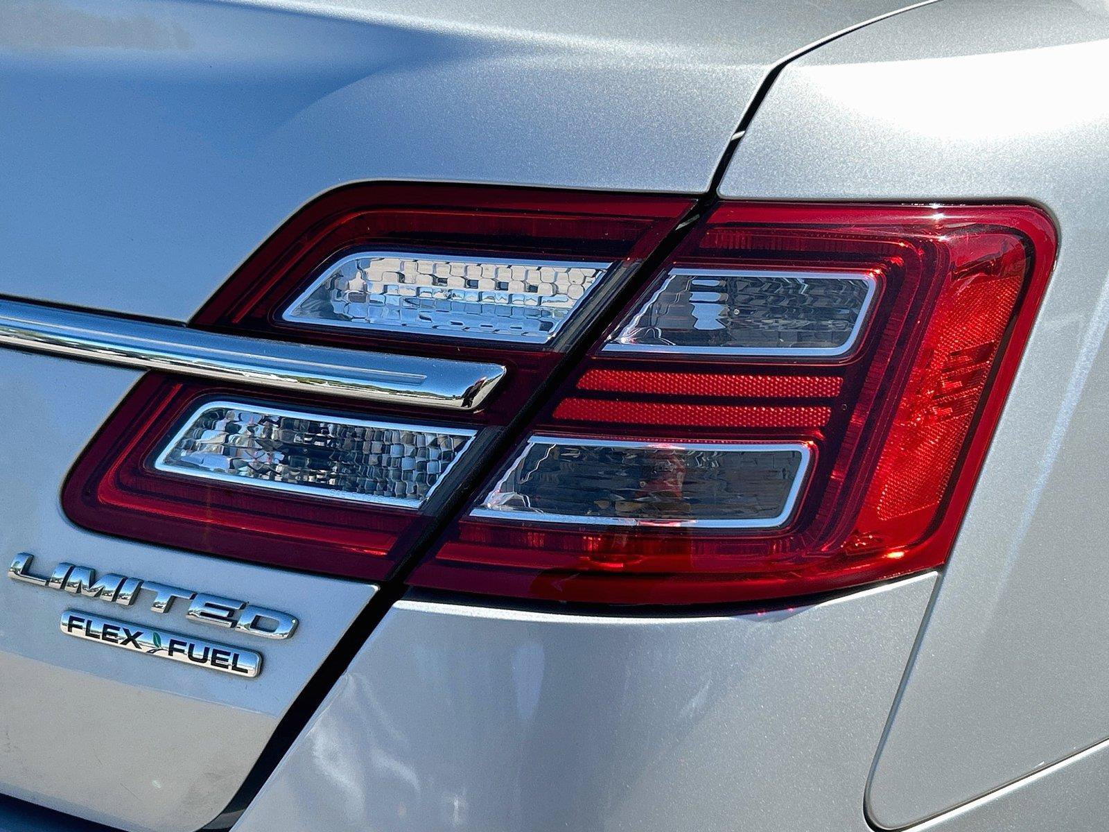 Used 2015 Ford Taurus Limited FWD image 12