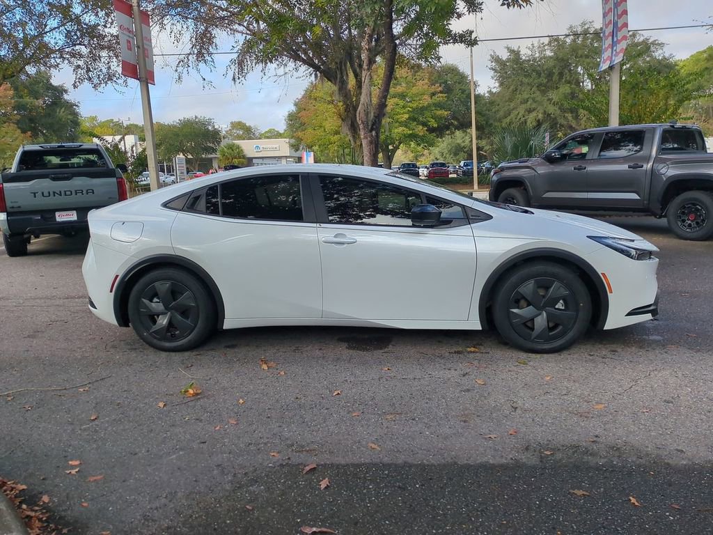New 2026 Toyota Prius Plug-In Hybrid image 4