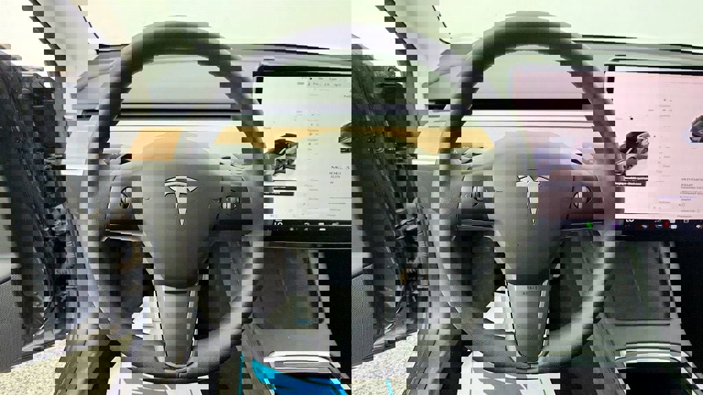 Used 2023 Tesla Model 3 Standard Range image 13