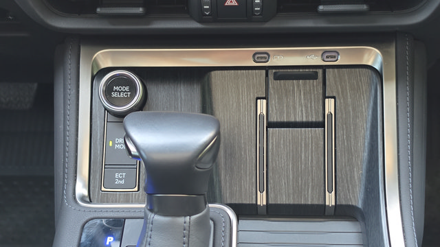Used 2025 Lexus GX 550 w/ Accessory Package (2T) AWD/4WD image 49