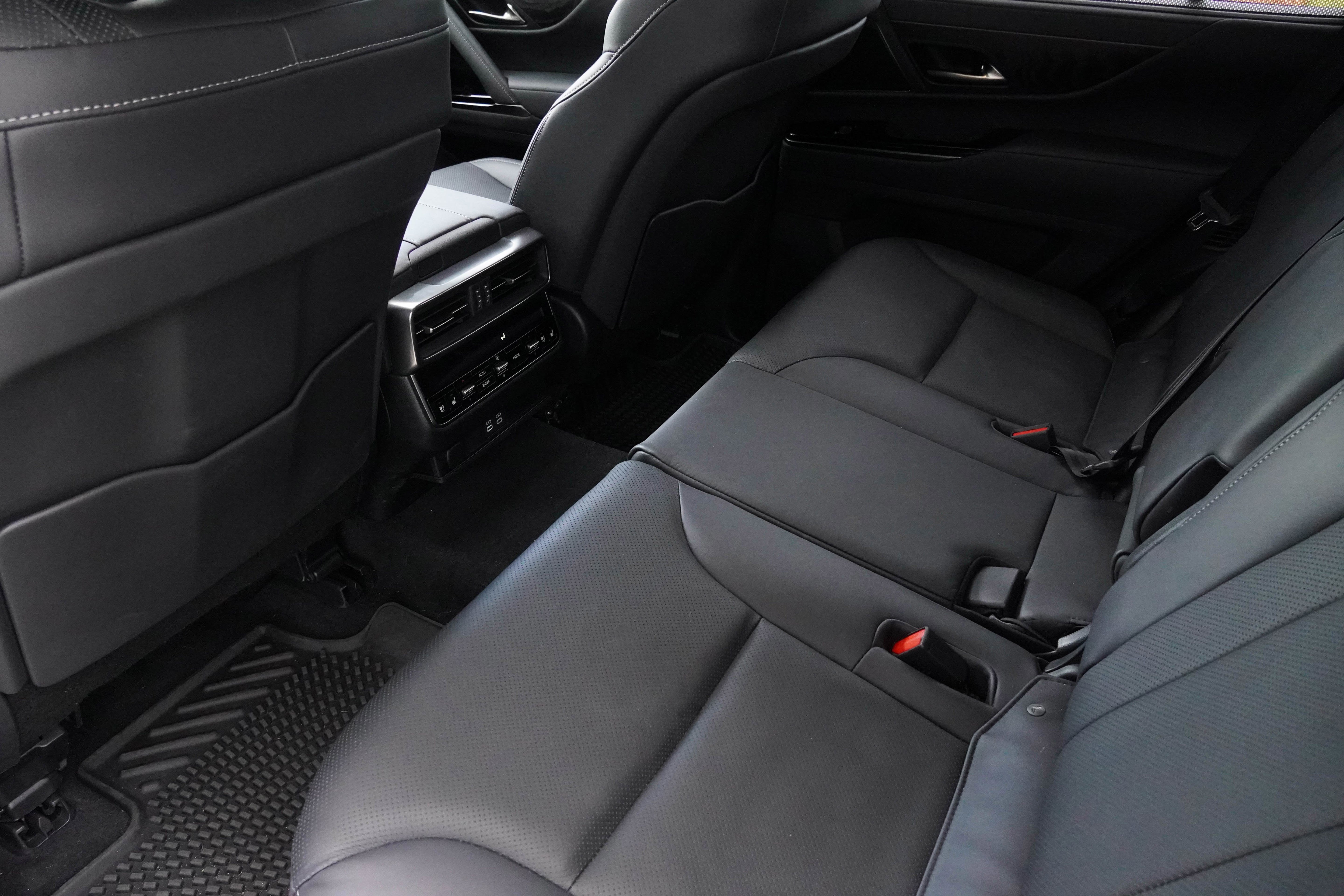 Used 2025 Lexus LX 600 4WD w/ Interior Upgrade Package image 36